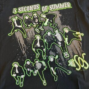 5 Seconds of Summer Graphic TShirt Black Size Medium